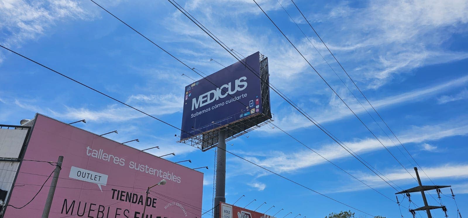 Espectacular — Autopista Panamericana, km 8